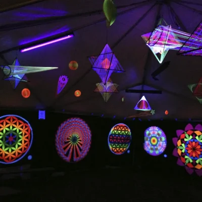 Clear Span Marque J. Market - &copy;Funky String Fings